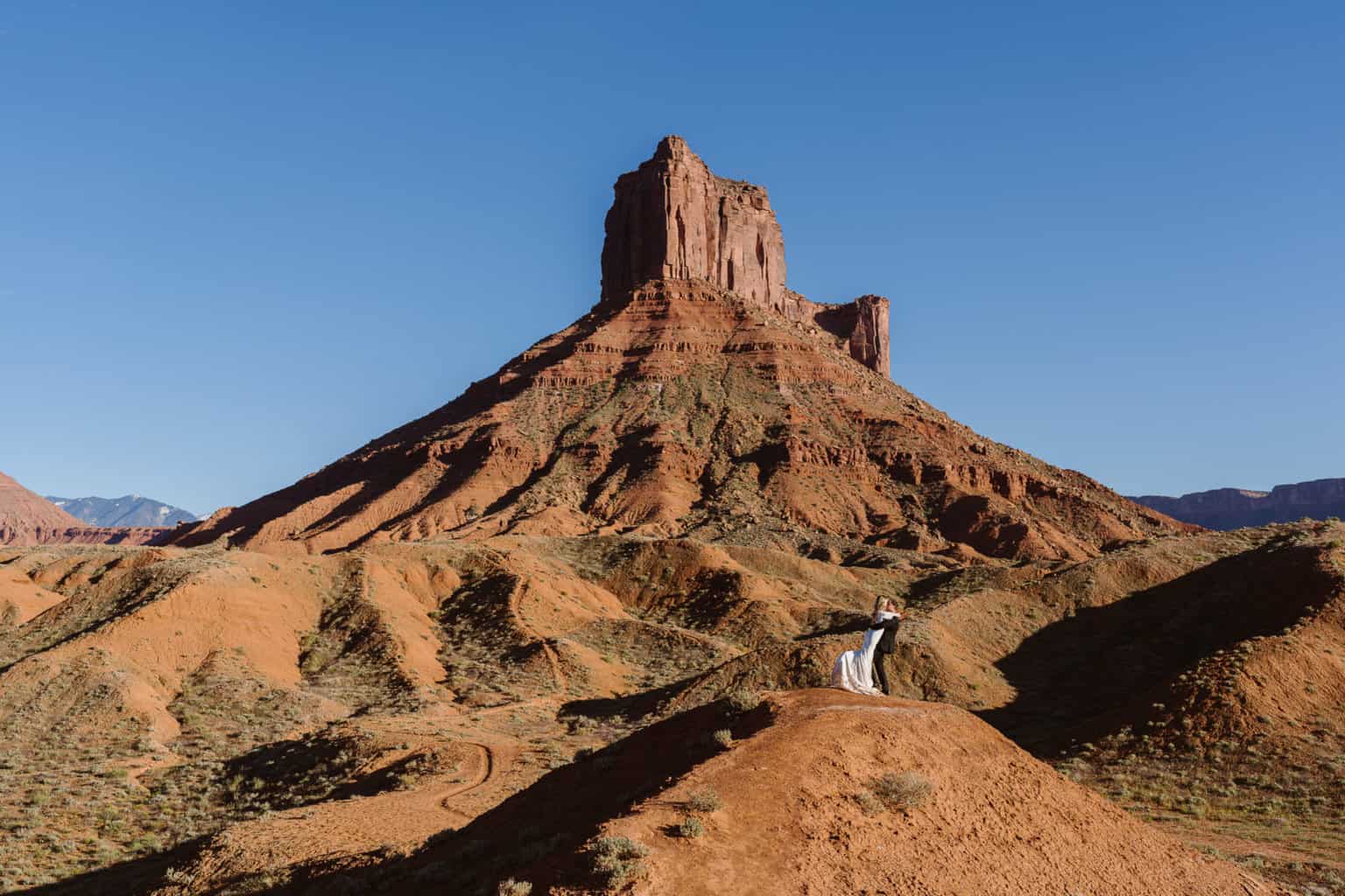 Couple elopes on Utah BLM lands with Outshined Photography