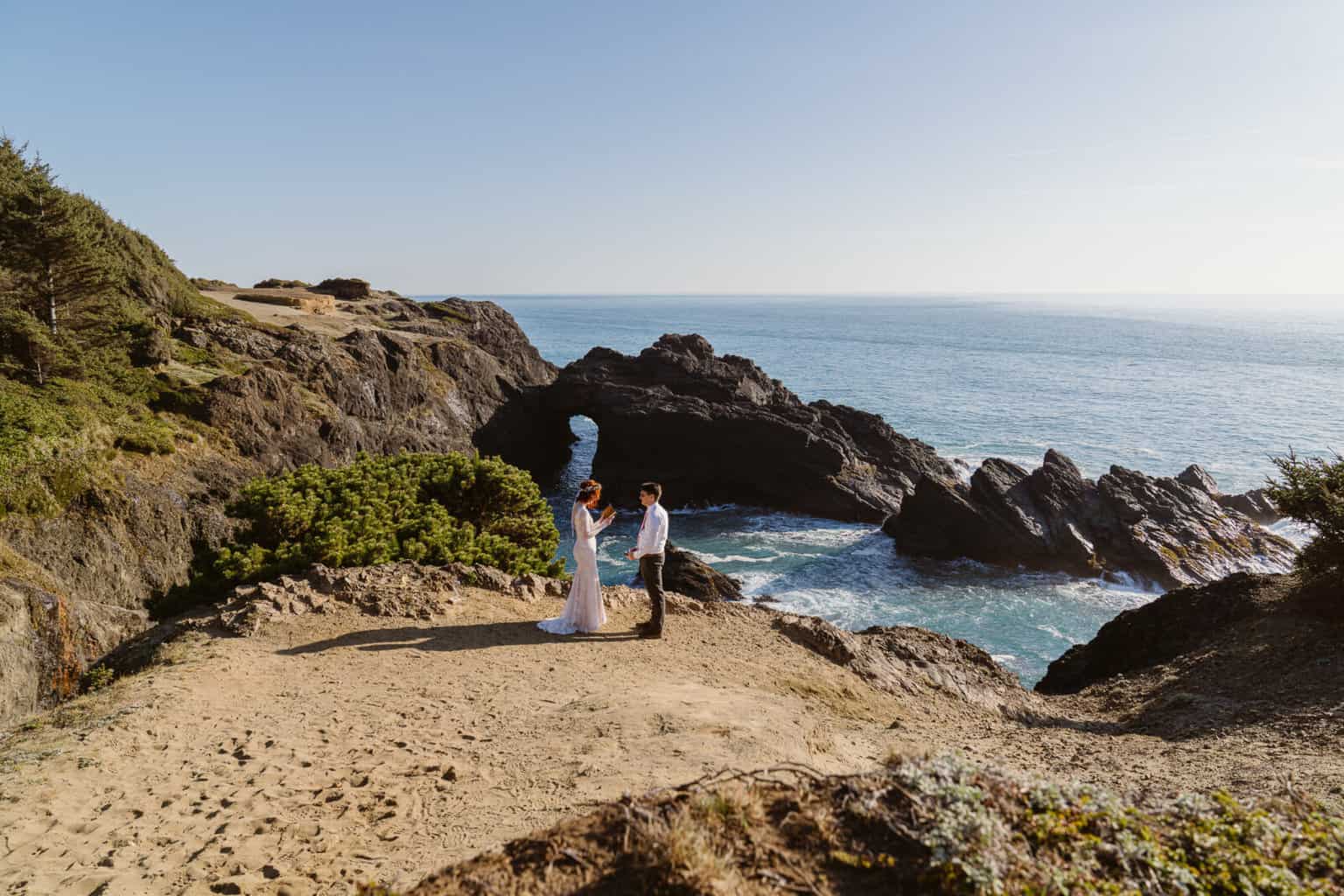 Oregon coast is amazing for your unique oregon elopement