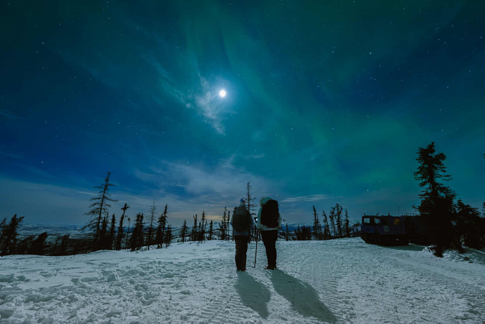 Elope in Alaska under the northern lights