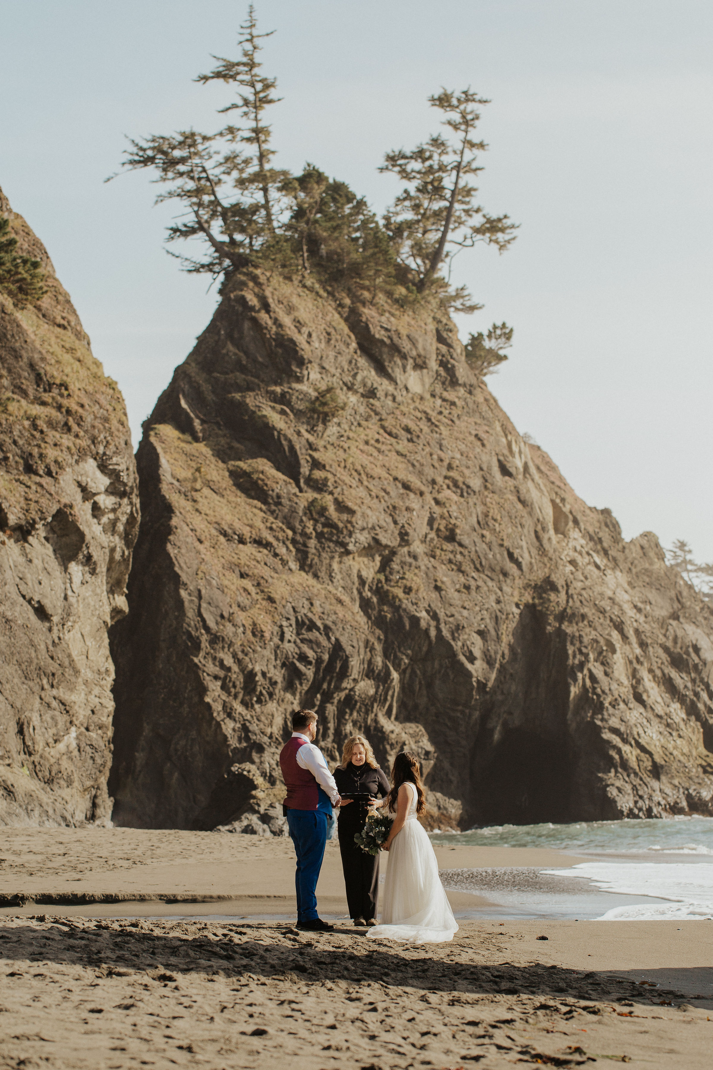 Outshined Photography officiates elopement ceremony at secret beach oregon